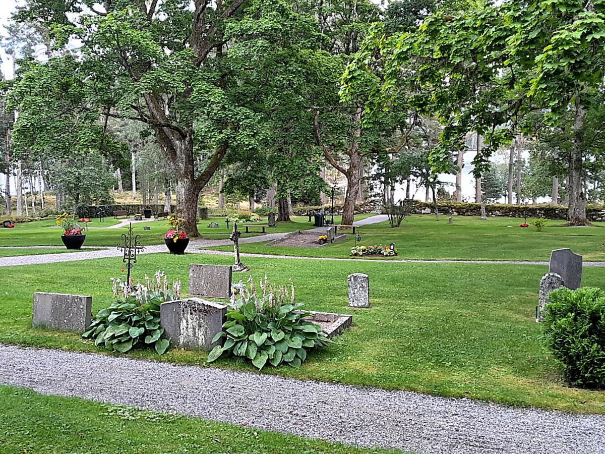 Skavnäsets kyrkogård.